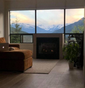 Amazing Views 2 BR/2 BA Ski In Ski Out Condo